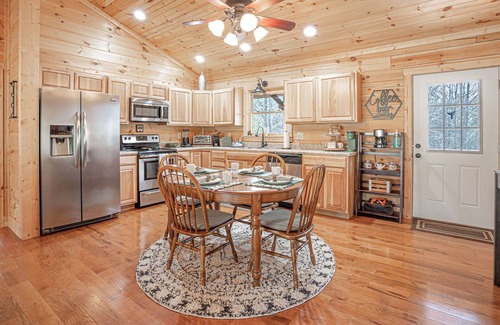 Vein Mountain Cabin | NEW BEAUTIFUL PRIVATE CABIN - 17 miles from Lake Lure & 19 miles from TIEC