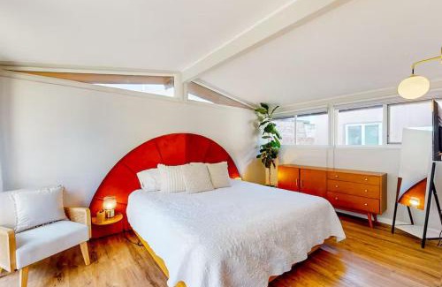 Spring Valley House | NEW Beautiful San Diego Mid-Century Treehouse