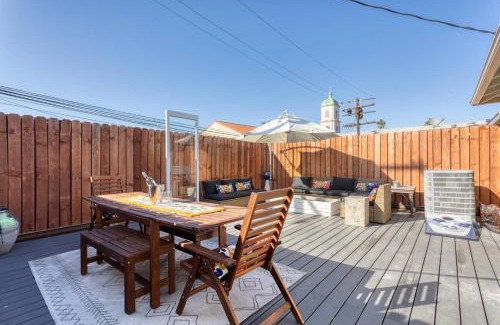Belmont Shore Apartment | New Belmont Shore Retreat with free Parking Walk to Beaches