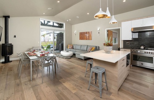 Bend House | NEW BEND HOME ~ great for groups ~ resort pool ~ concert shuttle ~ W/D ~ 🐶