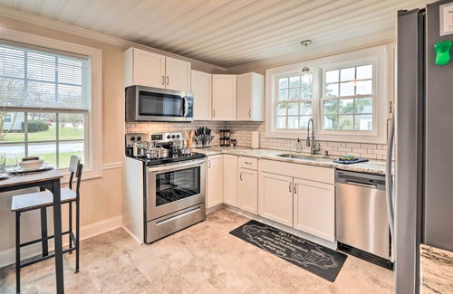 New Bern House | New Bern Retreat w/Fire Pit ~ 1 Mi to Dtwn!