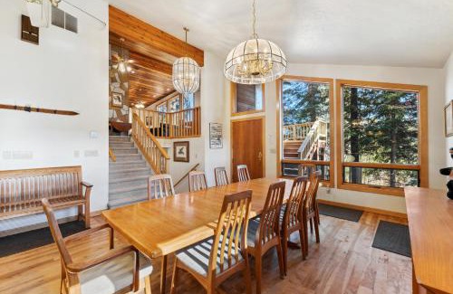 McCall House | New! Birch Fairway House - On golf course - Hot tub - Garage - Family friendly