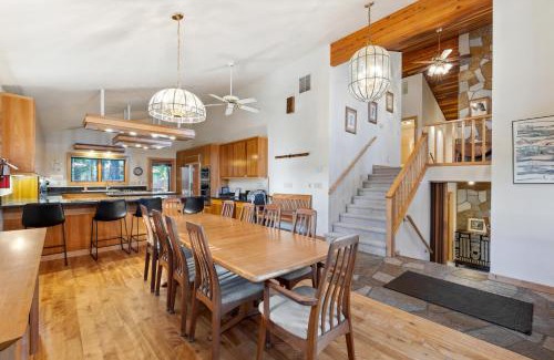 McCall House | New! Birch Fairway House - On golf course - Hot tub - Garage - Family friendly