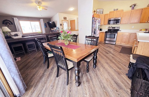 Rapid Valley House | NEW! Black Hills Vacation Homebase ♡ Children & Dog Friendly