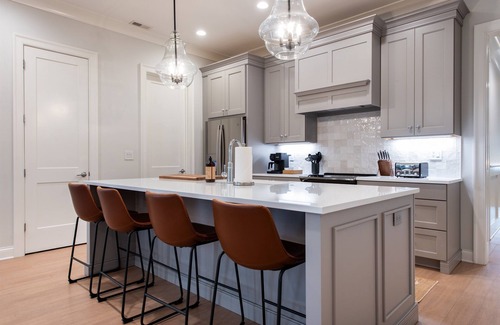 Prospect House | NEW Bourbon Trail, Norton, Pets Allowed, Downtown Local Dining, Fully Loaded