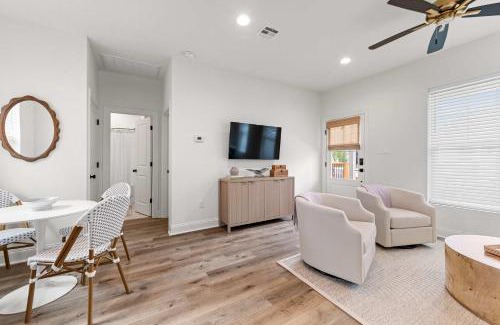 Youngsville House | New Breezy Cottage - King Bed - Mini-Golf - Park