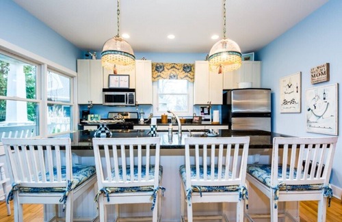 New Buffalo Cottage | New Buffalo Home with Association Pool. Walk to downtown!