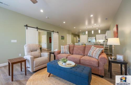 Branson House | NEW BUILD - Luxury 3BR Walk-In with Resort Amenities - FREE TICKETS INCLUDED - FHG-107