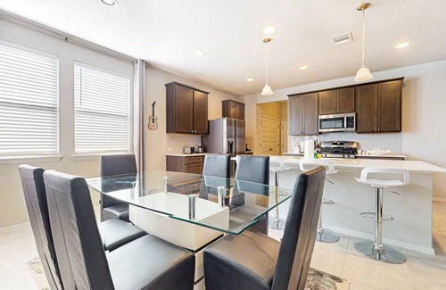 Travis County House | New Built Modern & Stylish Retreat Near Downtown