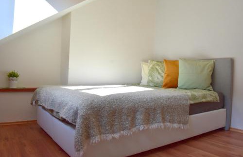 Karlin Apartment | NEW CENTRAL ROOFTOP with private WELLNESS, Sauna & Whirlpool bath