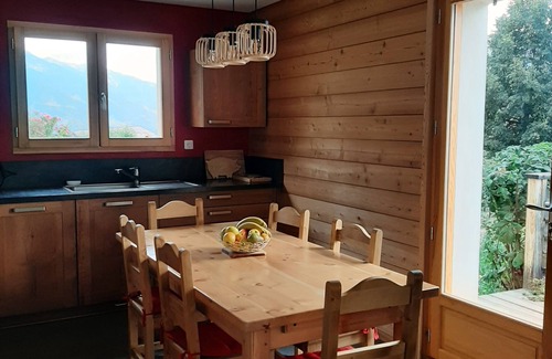 Puy-Saint-Andre Ski Chalet | New chalet near Briançon, very bright, overlooking garden
