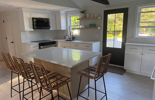 Green Harbor-Cedar Crest House | NEW! Charming 2-bedroom house in Green Harbor Marshfield WALK TO BEACH