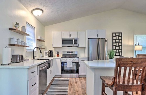 Crossville Cabin | NEW! Charming Cabin by Cumberland Mtn State Park