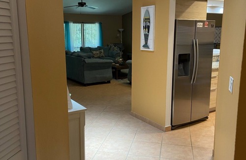 Sarasota Villa | NEW - Cheerful 2 bedroom villa - 13 min. to Siesta Key