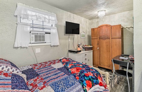 Voth Apartment | NEW! Cheerful Studio Cottage ~ 10 Mi to Beaumont!