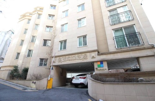 Cheongdam House | [NEW! CHEONGDAM PORSCHE - 3BDR2BATH 5MIN WALK!