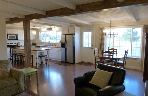 Columbia Falls House | New, clean, charming, roomy house near Glacier Park w/views! Well appointed.
