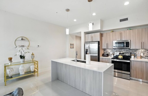Beachwalk Isles Condo | New Condo with Lanai & Open Living Area -Lake View