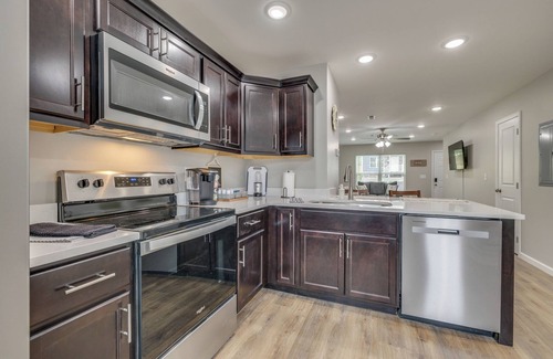 Bristol Condo | New Construction Townhome, 1 mile from Bristol Hard Rock Casino! 2BR, 2.5 BA
