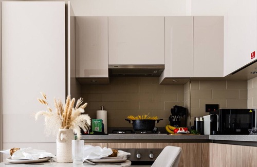 Nad Al Sheba Apartment | New Cosy 1BR with Pool & Gym in City Centre