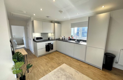 Blackmore End House | New Cosy Stylish 2 bedroom/2 bathroom House with Parking, in Bishops Stortford