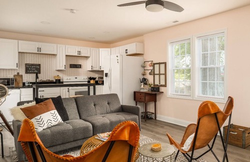 Greensboro House | NEW Cozy Bungalow 3 bed/2 bath w/King & pet friendly - Coliseum GAC UNCG<5 min