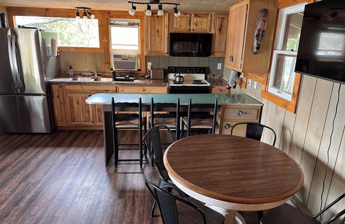 Tomahawk Cabin | New! Cozy Cabin on a Private Island