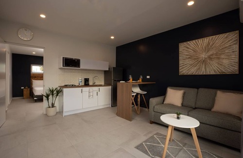 Koyari Apartment | NEW - COZY & MODERN One Bedroom close to Beach