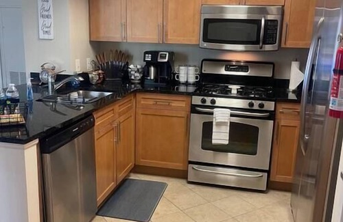 Aurora Highlands Apartment | NEW! CozyGram DLuxe-WiFi-DCA-Amazon HQ