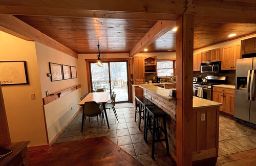 Little Valley Cabin | ❤⛷❄❤NEW! ☃⛷❄ Creekside Cabin-10 mins to EVL