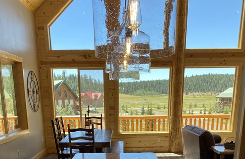 Duck Creek Village Cabin | New Custom Cabin Tucked Away in the Aspen Trees - 4bedroom, 4.5bath