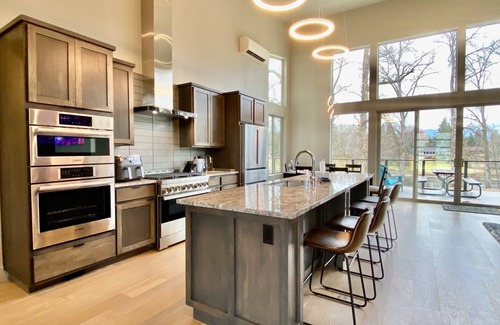 Grants Pass House | New Custom River Front Acreage 3-4 Bed 3.5 Bath Home