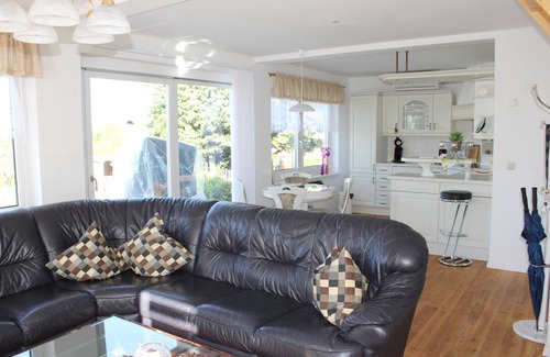 Lichtenwalde House | Newly renovated, cozy cottage with great comfort, pets welcome.