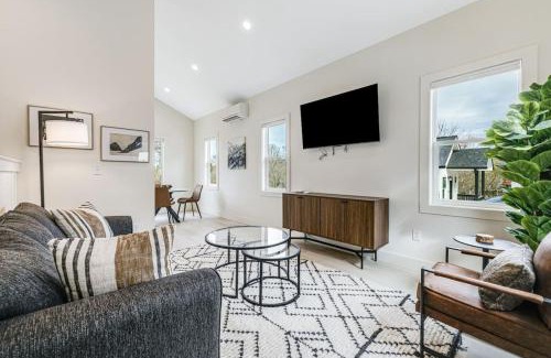 Kenilworth House | New Designer 1 Bed Home, Walk to Biltmore Village