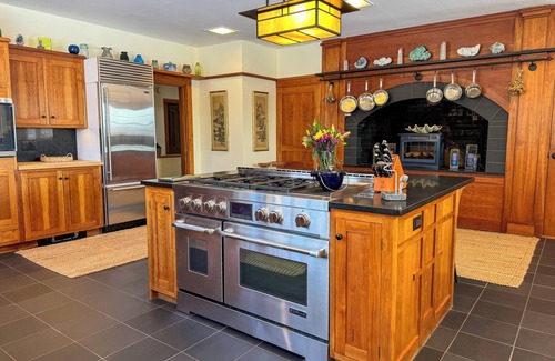 Lebanon House | NEW - Designer Home - Mins to Lebanon/Hanover - Chef's Kitchen - Sauna -Sleeps 8