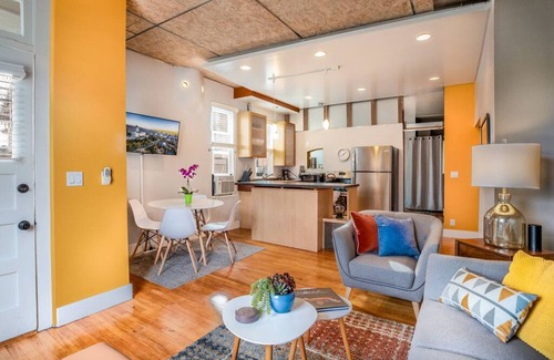 Central City Condo | New distinctive historical unit from 5 Star Host