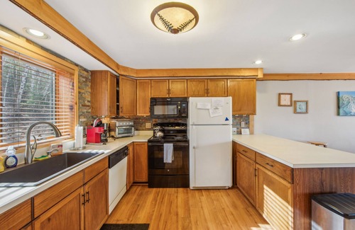 North Creek House | NEW! Echo 7 Building D - Retreat with Mountain Views by The Summit at Gore Mountain