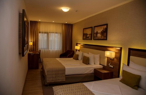 Dunavatu de Jos Hotel | New Egreta Resort