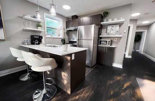 South London Apartment | *NEW* Elegant Urban 2BR Retreat