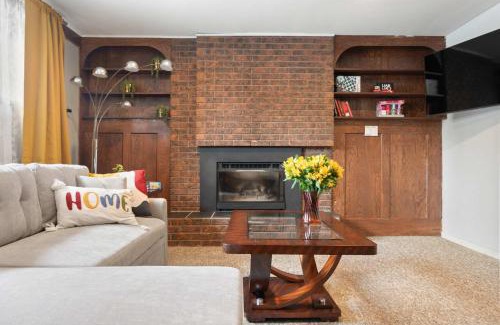 Northwest Calgary House | NEW! Enjoy Yoga Classes! Private 2 BR Suite w Netflix & Banff Pass! Near Championship Golf Course!