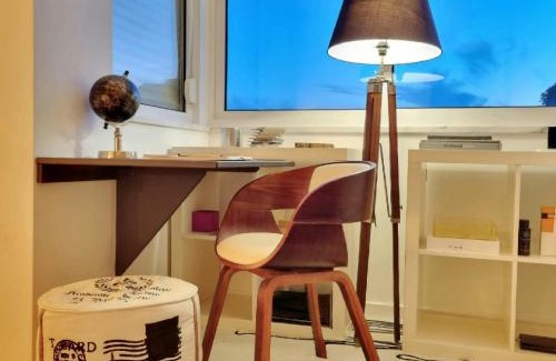 Linda-a-Velha Apartment | NEW - Epic Design -AC, Balcony, Free Parking
