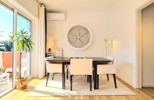 Linda-a-Velha Apartment | NEW - Epic Design -AC, Balcony, Free Parking