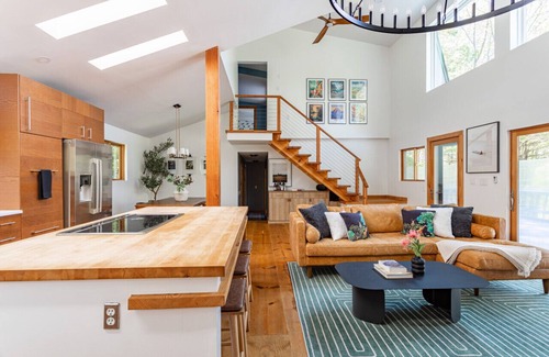 Town of Marbletown House | NEW: Fabulous Home w/hot tub in Stone Ridge