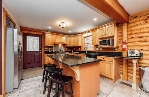 McHenry House | New! Family & Dog Friendly Escape w/2 Hot Tubs