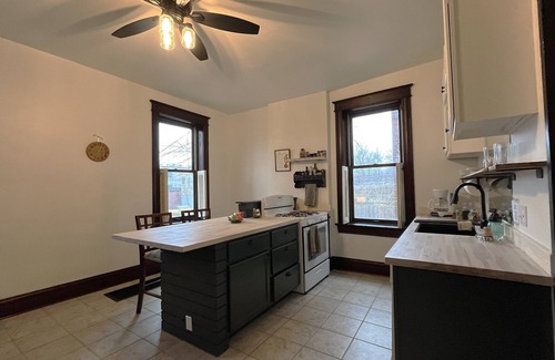Gravois Park Apartment | New! First floor cozy, central spot, pets welcome