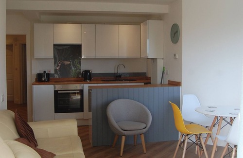 Barton-on-Sea Apartment | New Forest cliff top apartment with distant view of the Needles