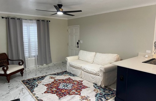 Estate Ruby Condo | NEW Fully Renovated - Close to Beaches & Shopping!