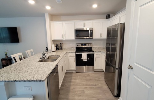Carthage House | New Furnished Townhome Near Hospitals & Golf