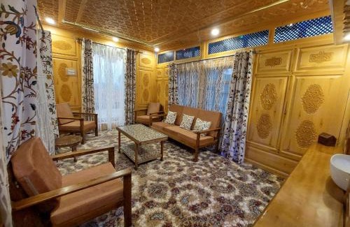 Dal Lake Boat Rental | New Golden Rose Group Of Houseboats