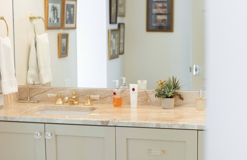 Comfort House | New Guest House in the heart of Texas Wine Country